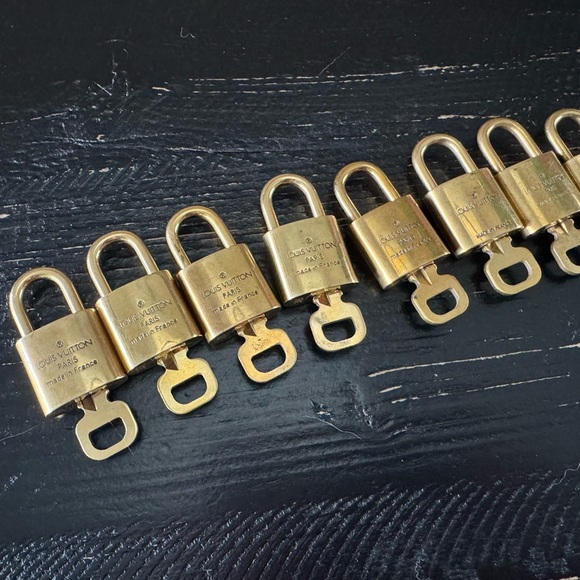 Authentic Louis Vuitton lock and keys. - Picture 7 of 7